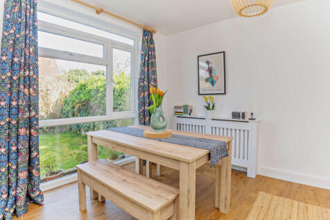 8641498-interior1...