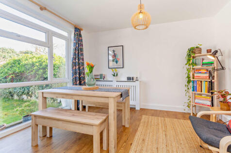 8641498-interior1...