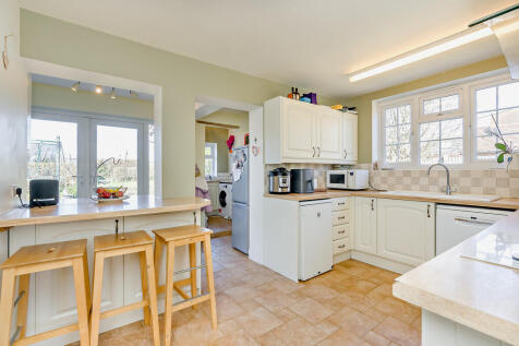 8639452-interior1...
