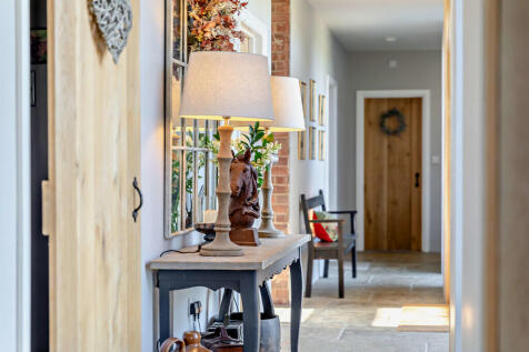 8644635-interior1...