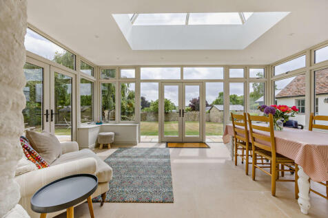 8649775-interior1...