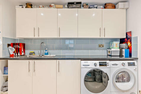 8651804-interior2...