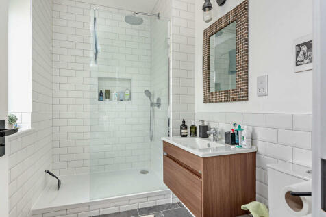 8656824-interior1...