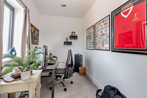 8656824-interior1...