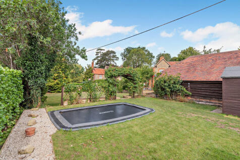 8658537-exterior1...