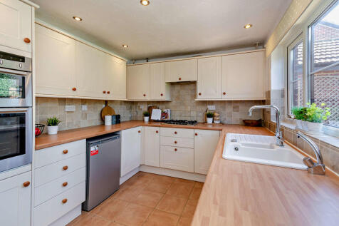 8662890-interior1...