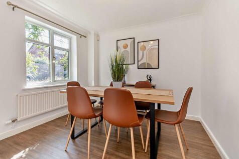8662890-interior1...