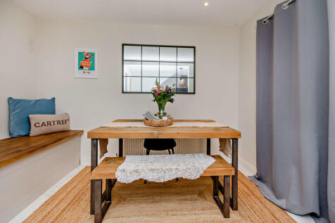 8663137-interior1...