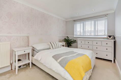 8663137-interior1...