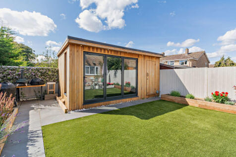 8663137-exterior0...