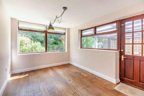 8663587-interior1...
