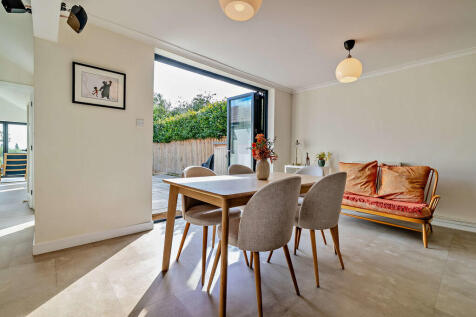 8664108-interior1...