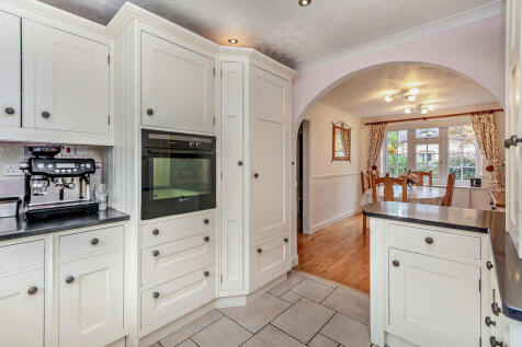 8664509-interior1...