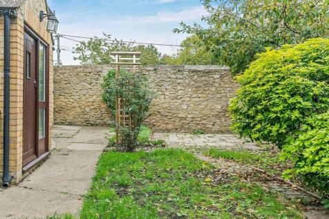 8666823-exterior0...