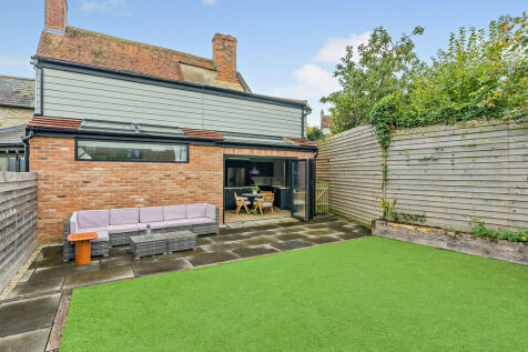 8664754-exterior0...