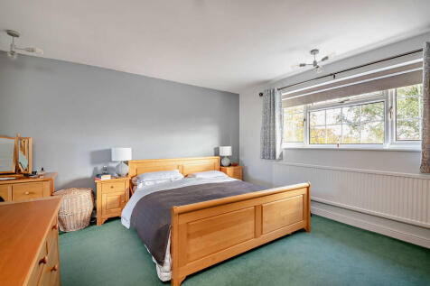 8668996-interior1...