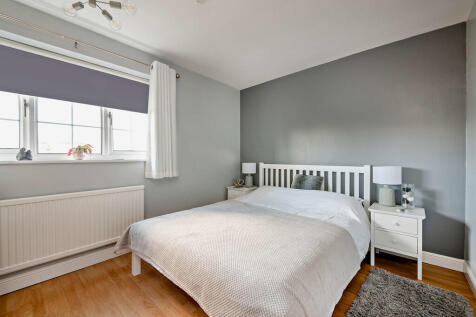 8668996-interior1...