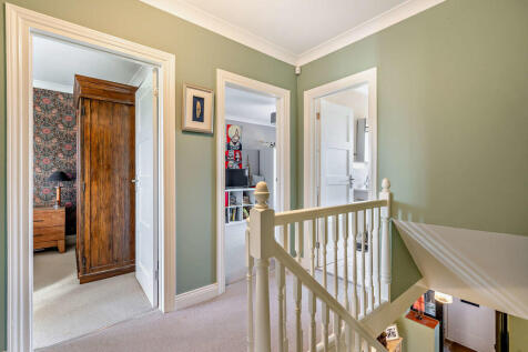 8671259-interior2...