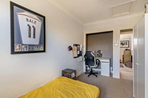 8671259-interior2...