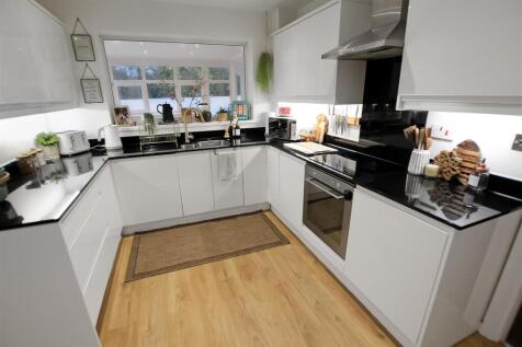 Kitchen (1).jpg