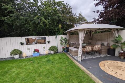 Rear Garden (2).jpg