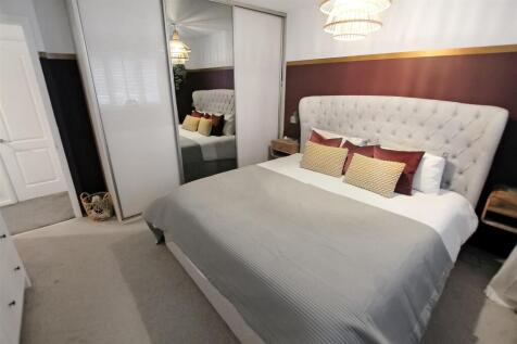 Bedroom One (2).jpg