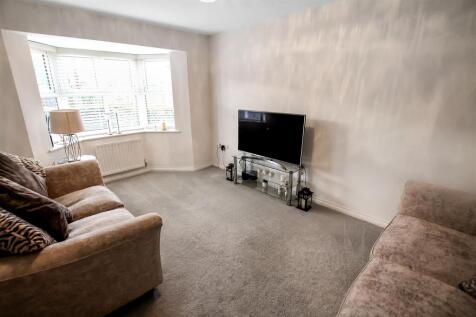 Living Room (3).jpg