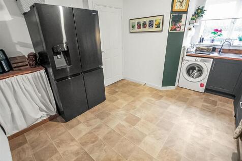 Kitchen (2).jpg