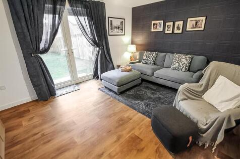 Living Room (1).jpg
