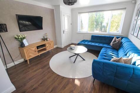 Living Room (2).jpg