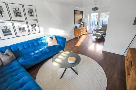 Living Room (1).jpg