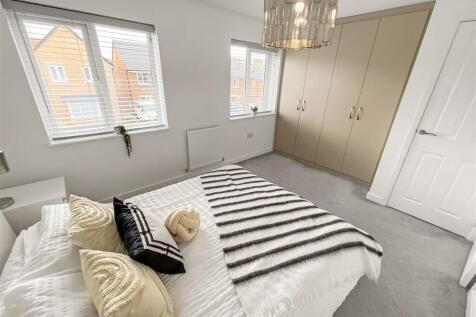 Bedroom One (2).jpg