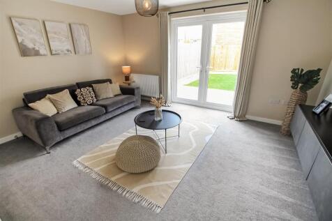 Living Room (1).jpg