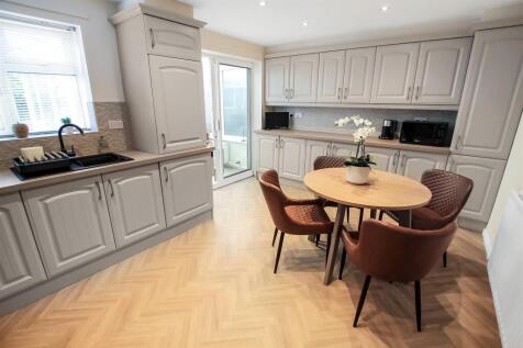 Kitchen (1).jpg