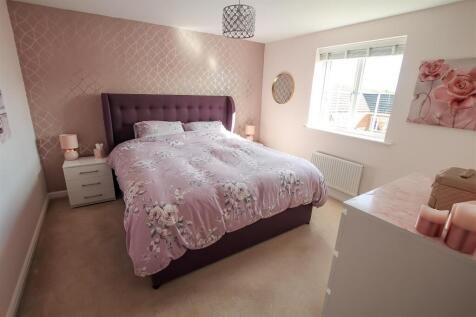 Bedroom One (1).jpg