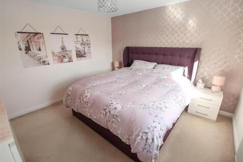 Bedroom One (2).jpg