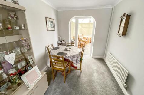 Dining Area.jpg