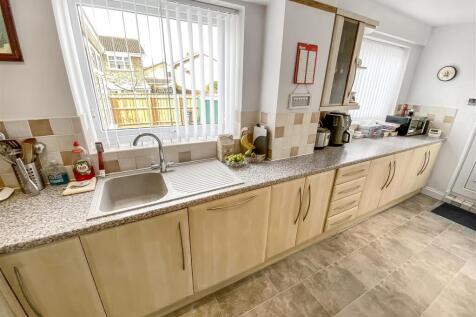 Kitchen (1).jpg