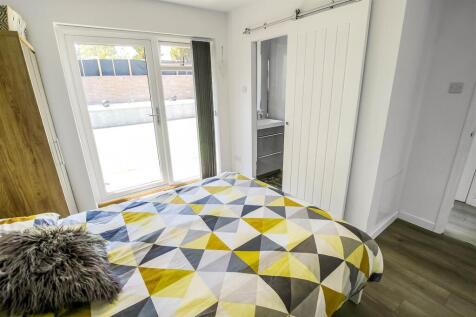 Bedroom One (2).jpg