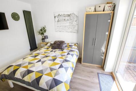 Bedroom One (3).jpg