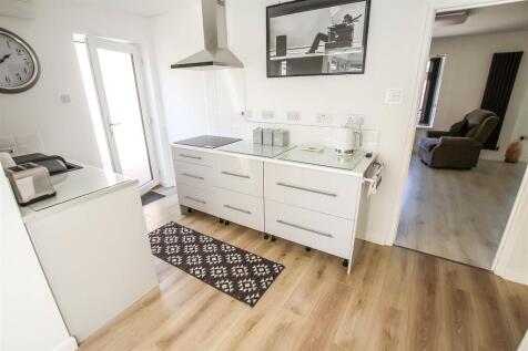 Kitchen (2).jpg