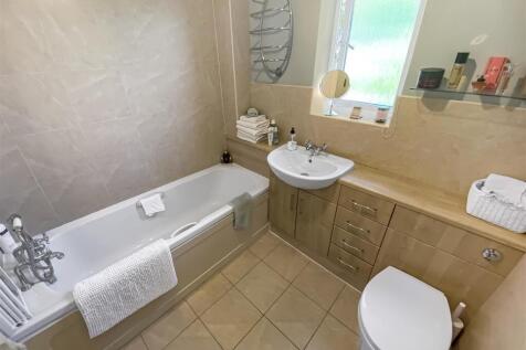 Family Bathroom/WC