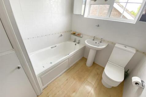 Bathroom.jpg