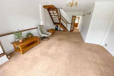 Living Room (2).jpg