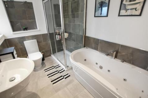 Family Bathroom/Shower/WC
