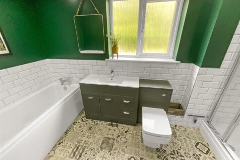 Family Bathroom/Shower/WC