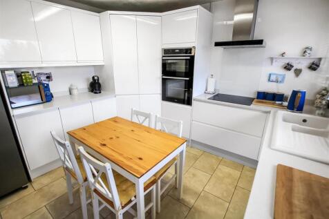 Kitchen (1).jpg