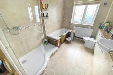 Family Bathroom/Shower/WC