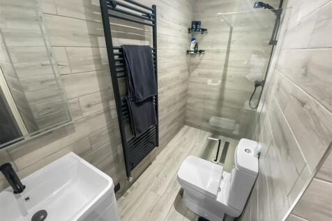 En-Suite Wet Room/WC