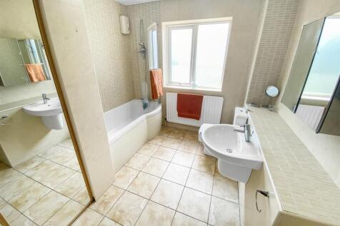 Family Bathroom/WC